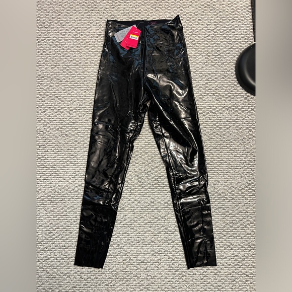 COMMANDO Perfect Control Patent Leather Legging in Black - Picture 3 of 7